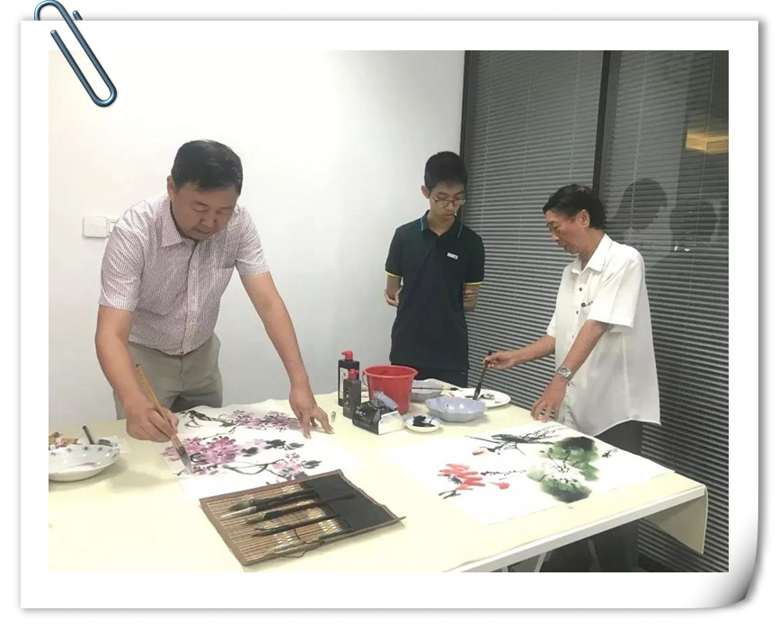 進(jìn)貿(mào)通周末|著名國畫大師蒞臨進(jìn)貿(mào)通贈(zèng)《映日荷花》《紫氣東來》